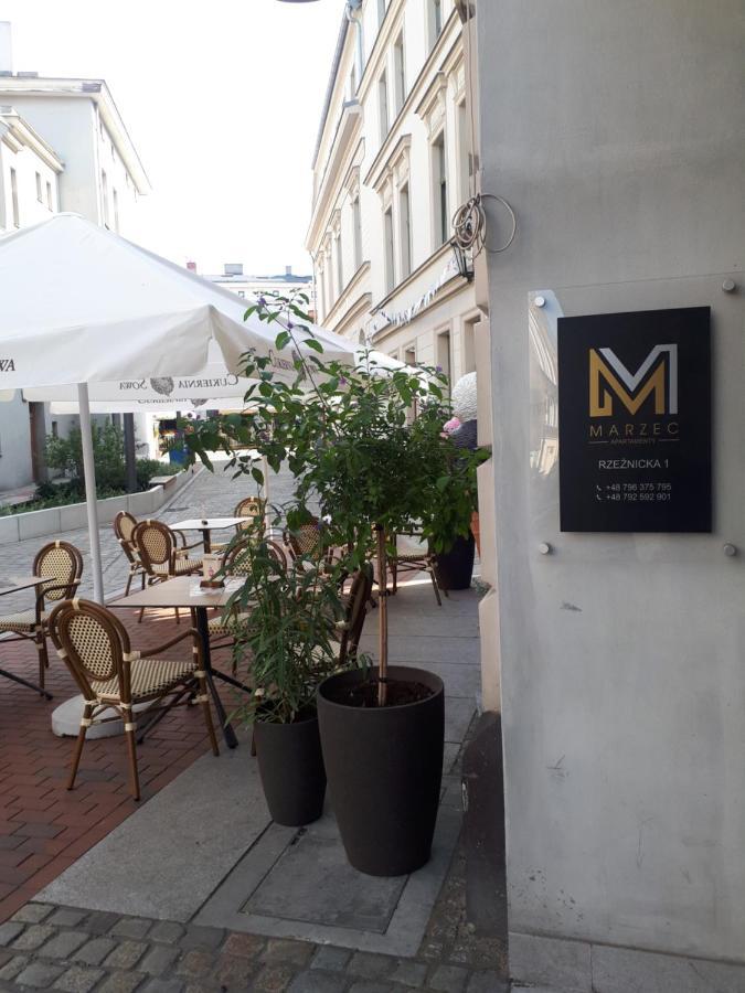 Aparthotel Rezydencja Marzec Gniezno Exterior foto