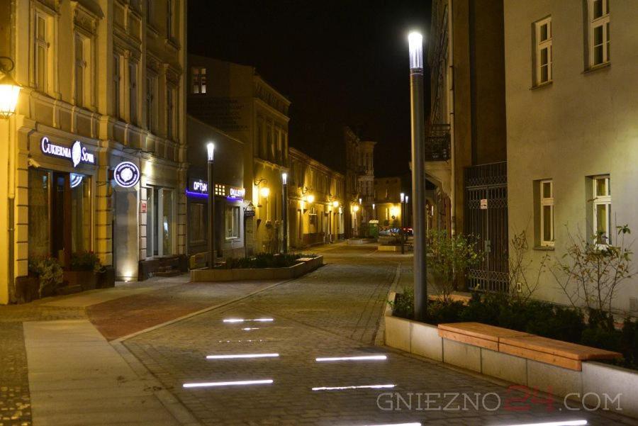 Aparthotel Rezydencja Marzec Gniezno Exterior foto