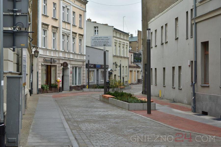 Aparthotel Rezydencja Marzec Gniezno Exterior foto